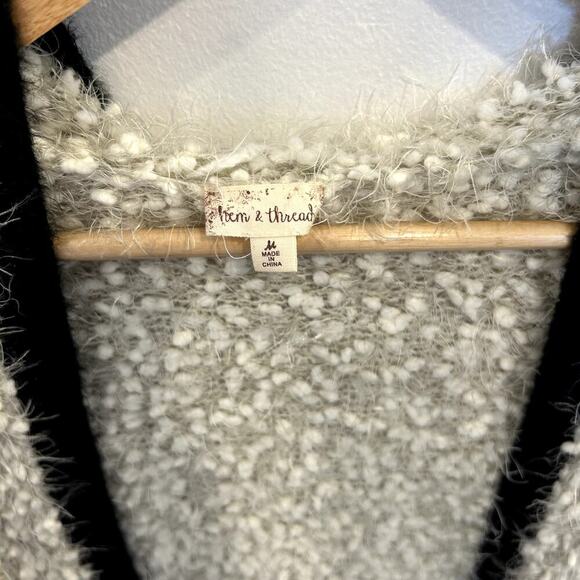 Hem & Thread Fuzzy Hooded Sweater Sz M - Picture 2 of 7